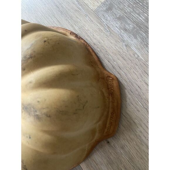 Pampered Chef Family Heritage Stoneware 10 Inch Bundt Baking Fluted Cake Pan - Picture 8 of 9